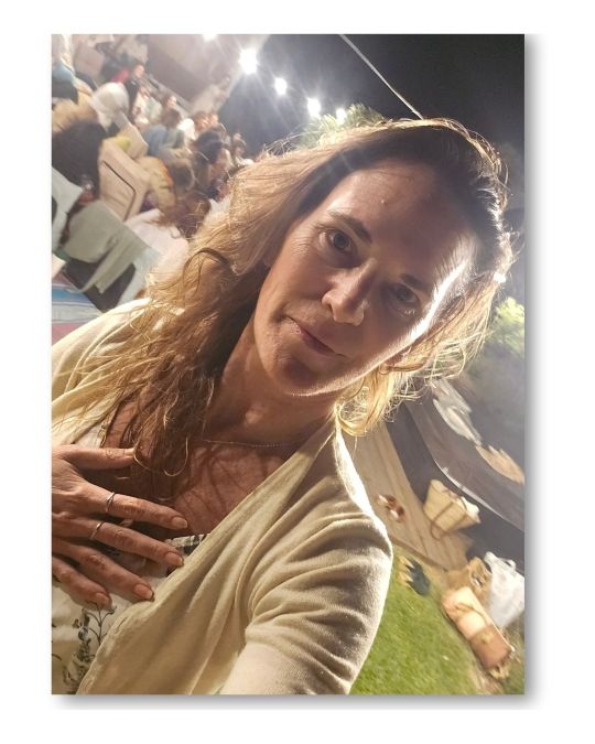 שירי עם יד על הלב